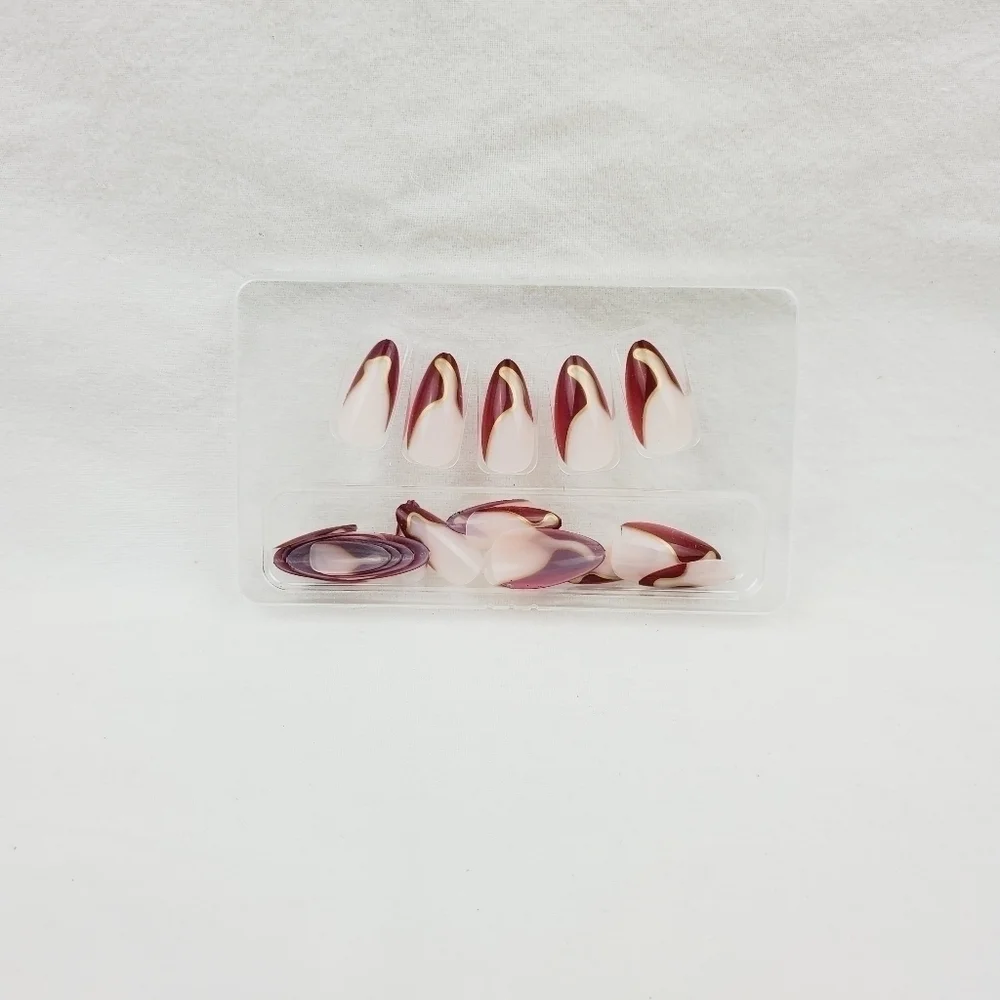 24 Pieces Fake press on nails